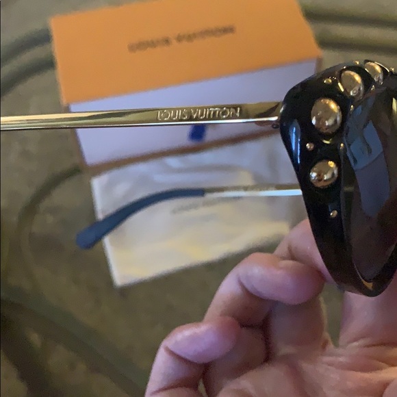 Louis Vuitton Swimming Pool Sunglasses - Picture 4 of 6